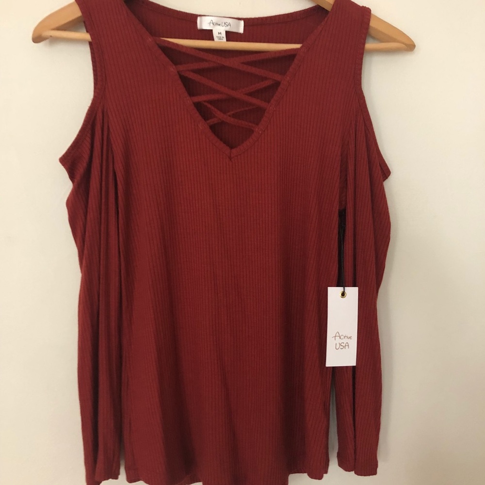 Ribbed cold shoulder top